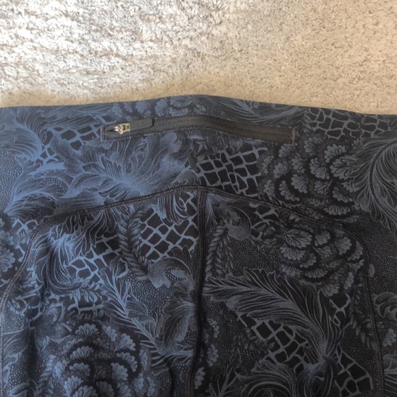 Navy Lululemon Leggings (Size 4) - Picture 4 of 7